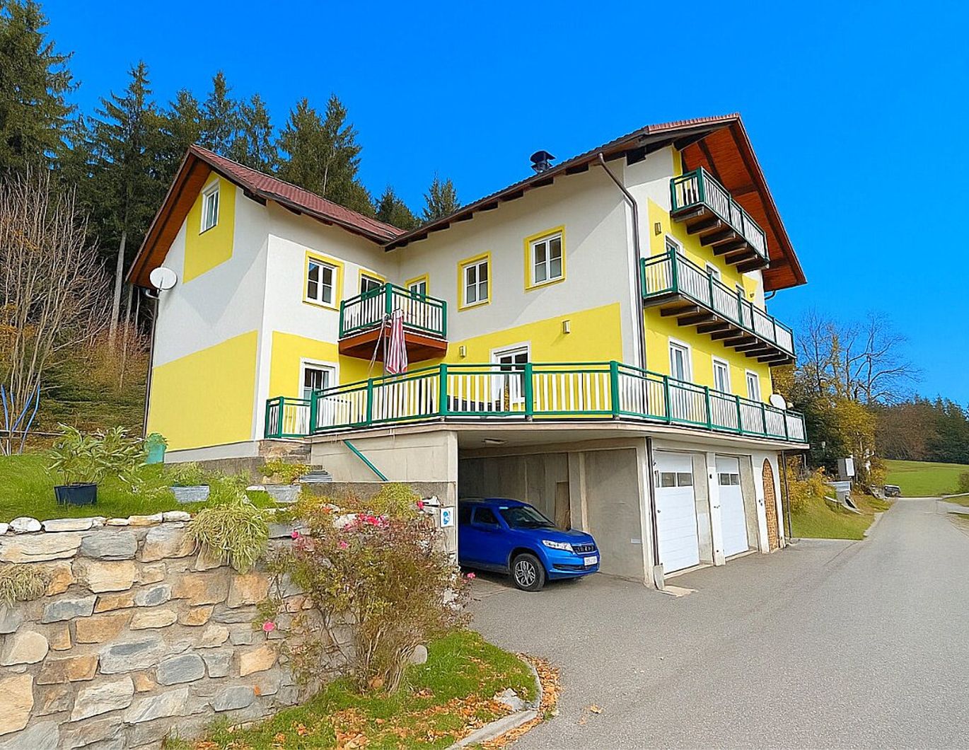 FISCHBACH - Mehrfamilienhaus mit viel Platz, viel Sonne und FERNBLICK