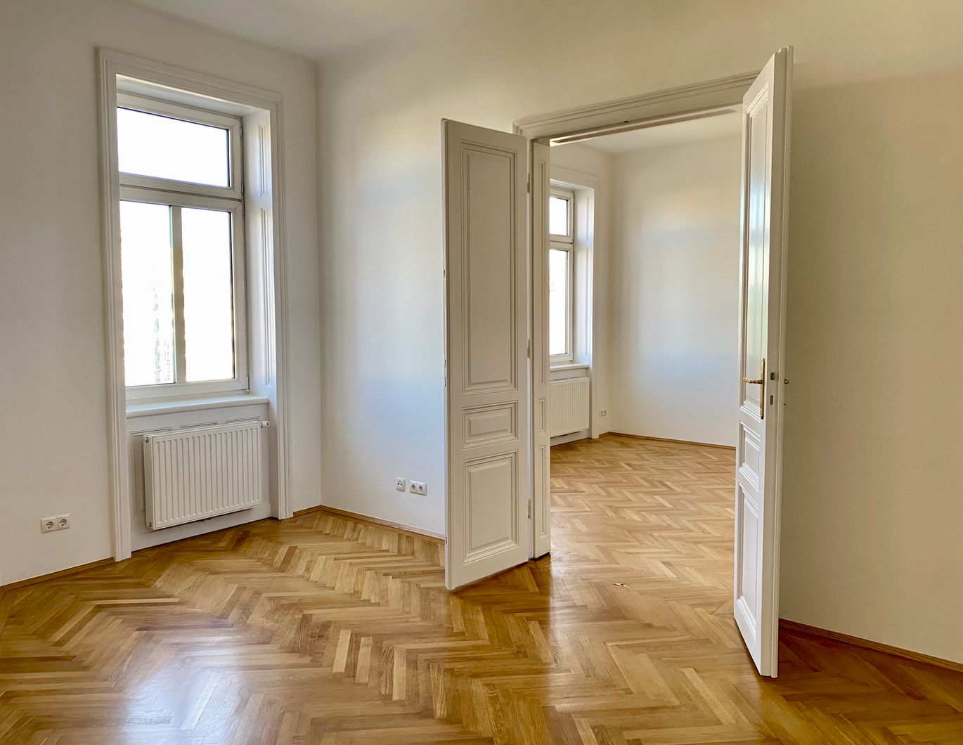 Wunderschöne Altbauwohnung, neue Küche & Bad, sehr gute öffentliche Anbindung