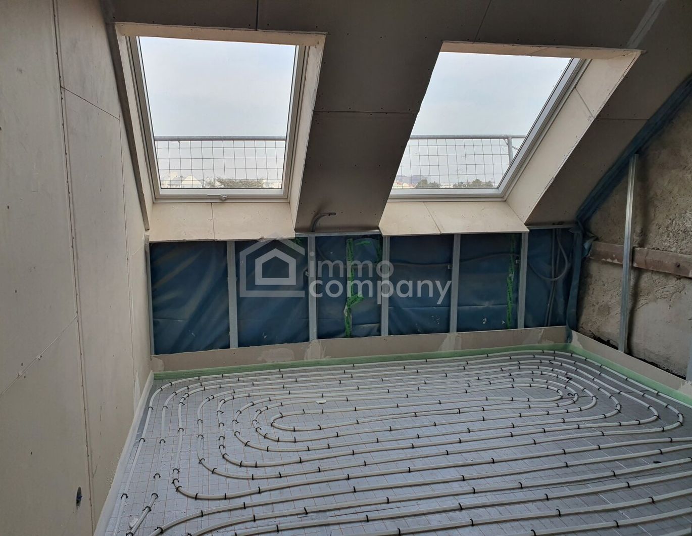 Stilvolle Dachgeschosswohnung mit Fußbodenheizung und Deckenkühlung - Komfort das ganze Jahr über!!