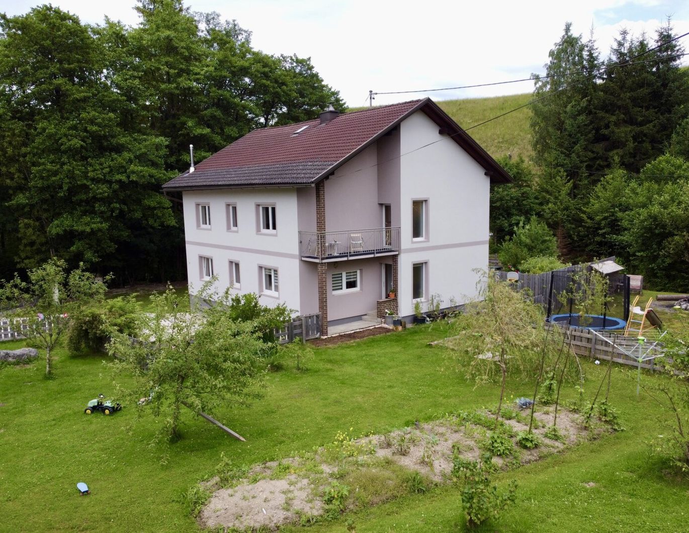 Wohnhaus mit viel Fläche in ruhiger Lage!