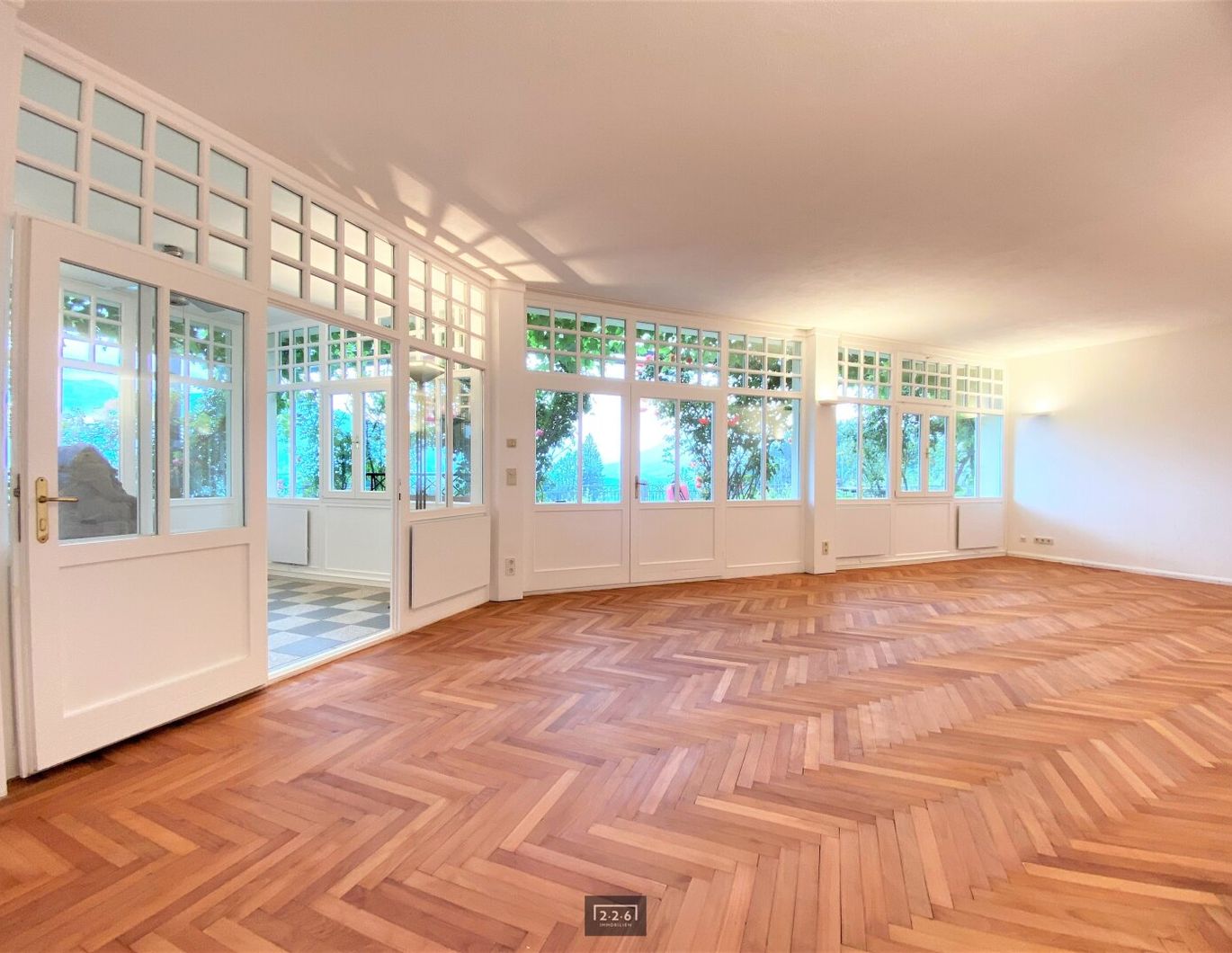 226 Immobilien: Stilvolles Wohnen in einer imposanten Villa