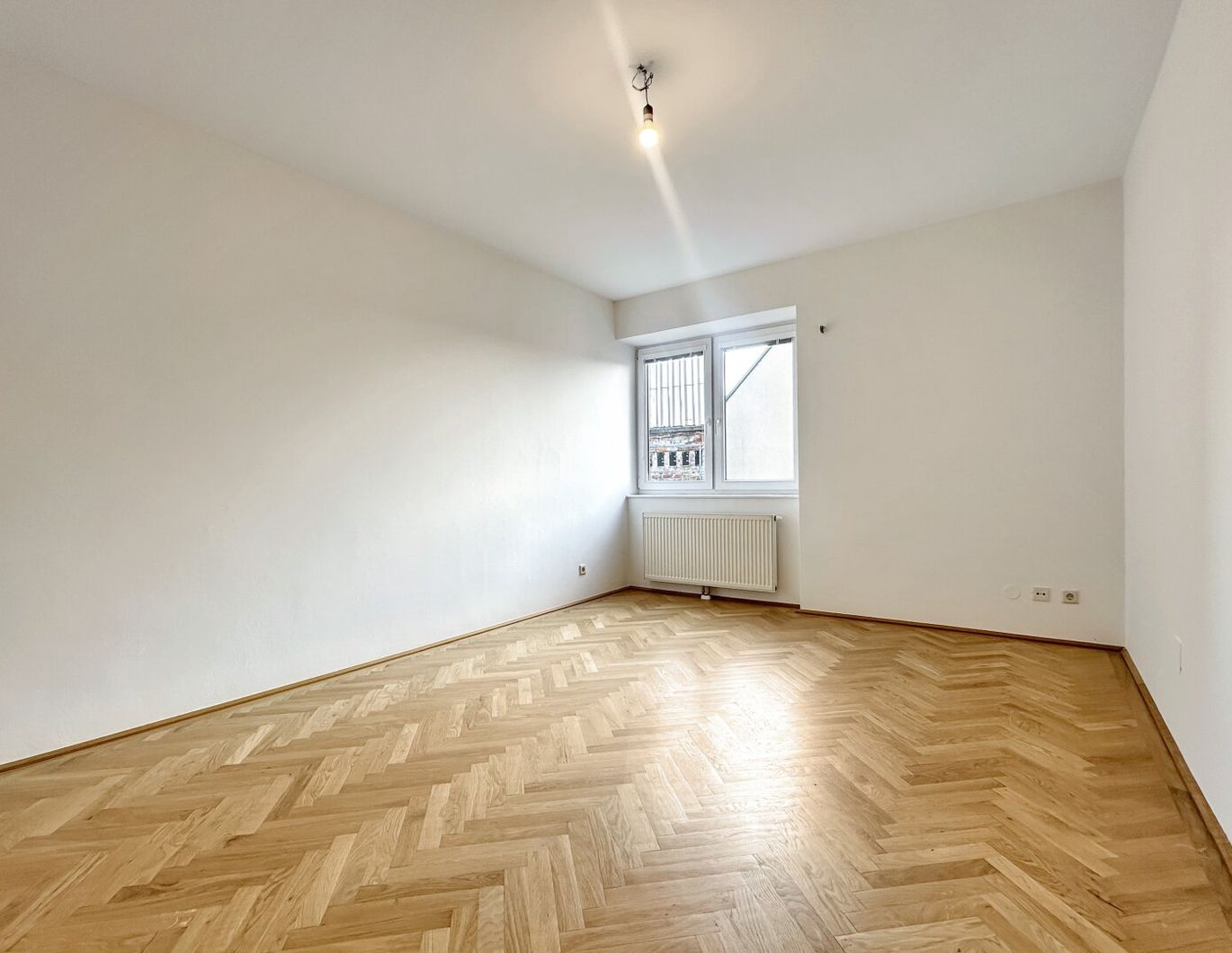 Dachwohnung, 2,5 Zimmer mit Terrasse Nähe Augarten