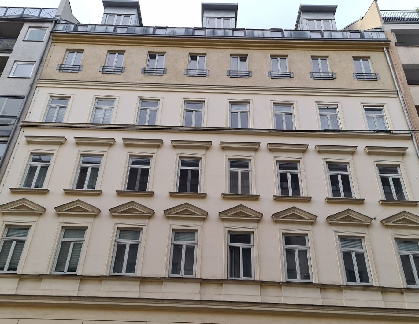 Charmante 2-Zimmer-Wohnung mit sonniger Loggia -  nahe dem Naschmarkt!