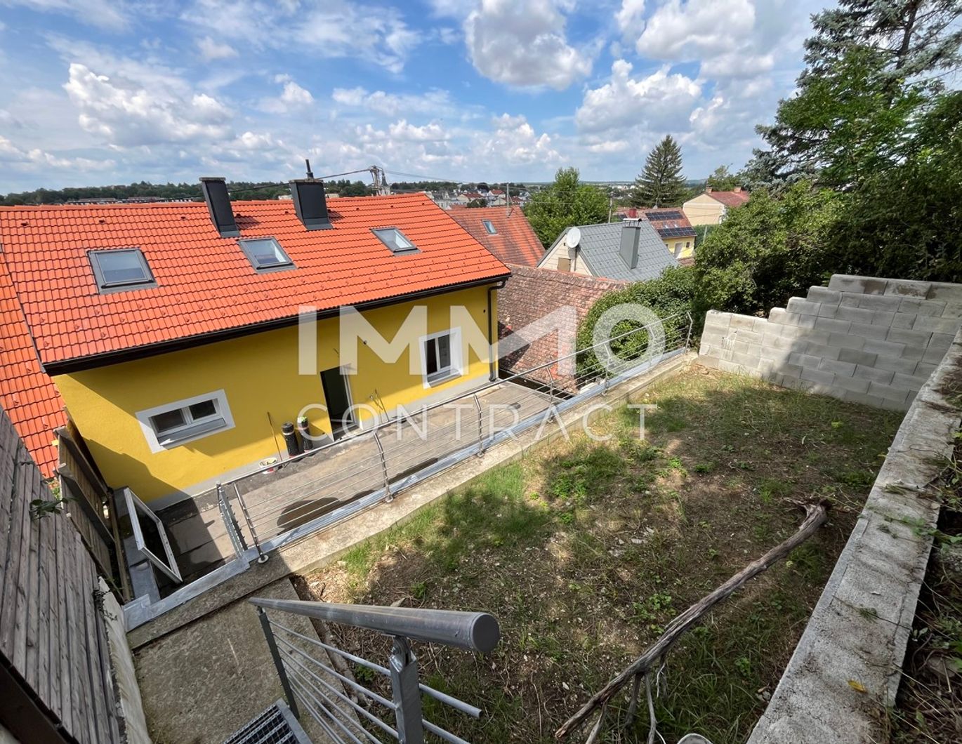 Einfamilienhaus mit Blick über die Dächer von Mistelbach