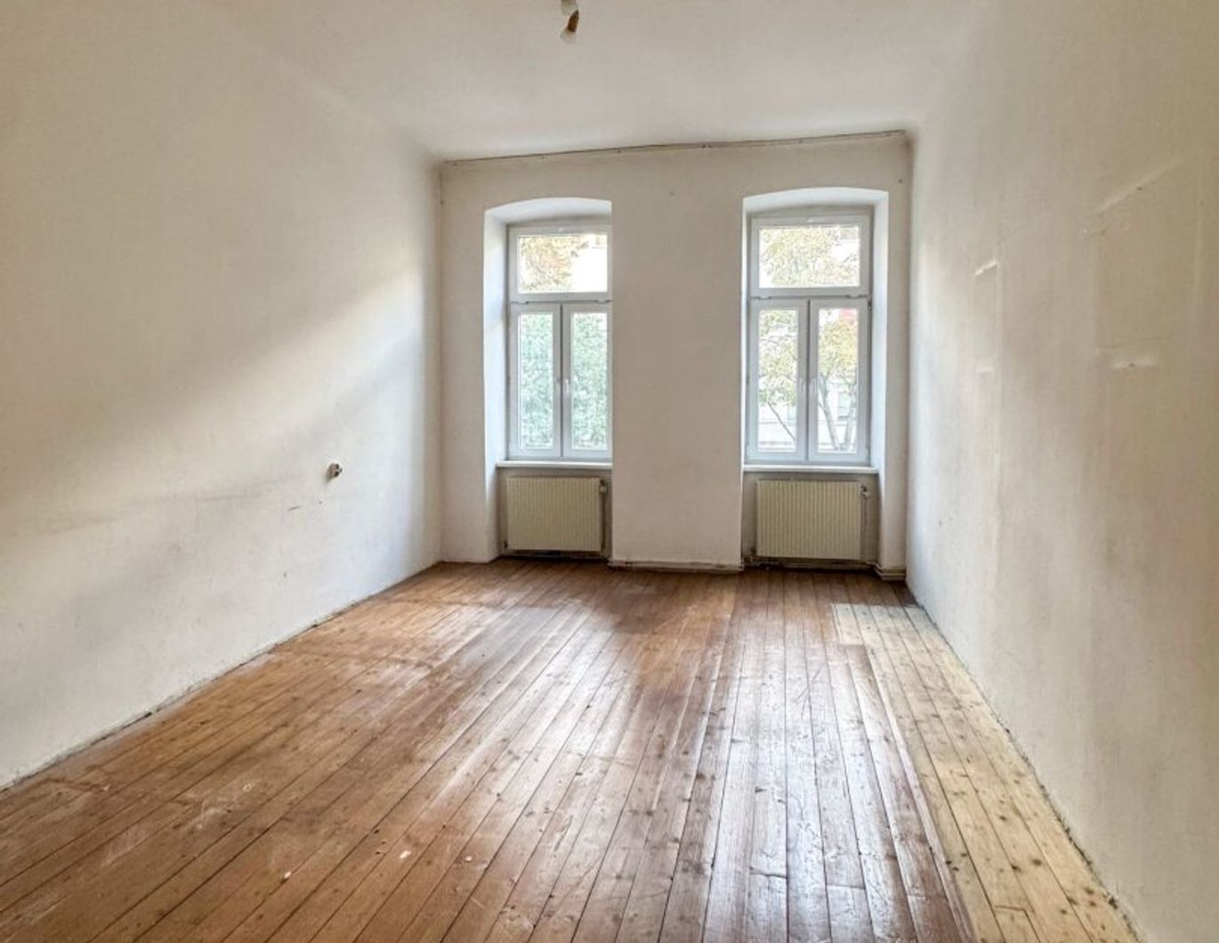 LEER I 2 Zimmer I UBahn I Klosterneuburger str. I SANIERUNGSBEDÜRFTIG