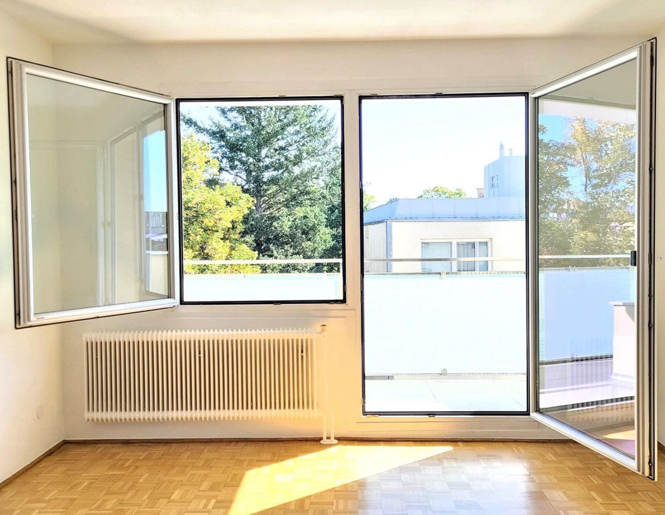 Wunderschöne 3-Zimmer-Wohnung im 19. Bezirk, Hofzeile - Balkon, Ruhelage, Grünblick