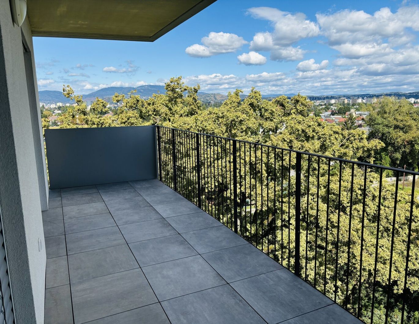 Neuwertige Terrassenwohnung in Graz: 4 Zimmer, Balkon, 2 Bäder/Sauna - Ihr neues Zuhause!