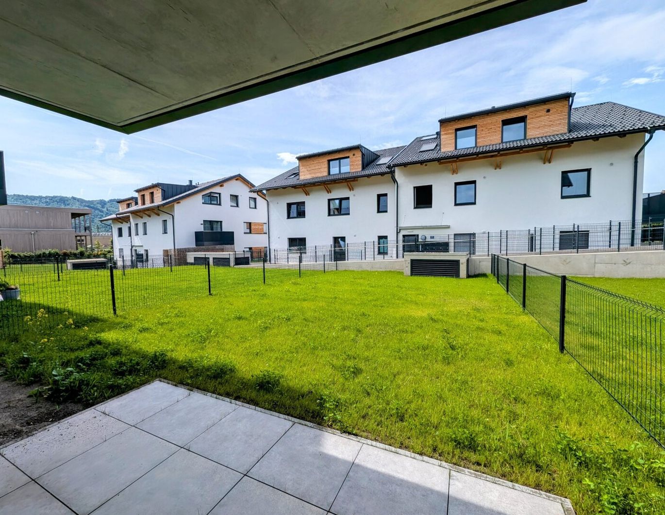 Ortszentrum Hallwang - kompakte 2 Zimmer Erstbezugs-Wohnung mit Garten in absoluter Ruhelage!