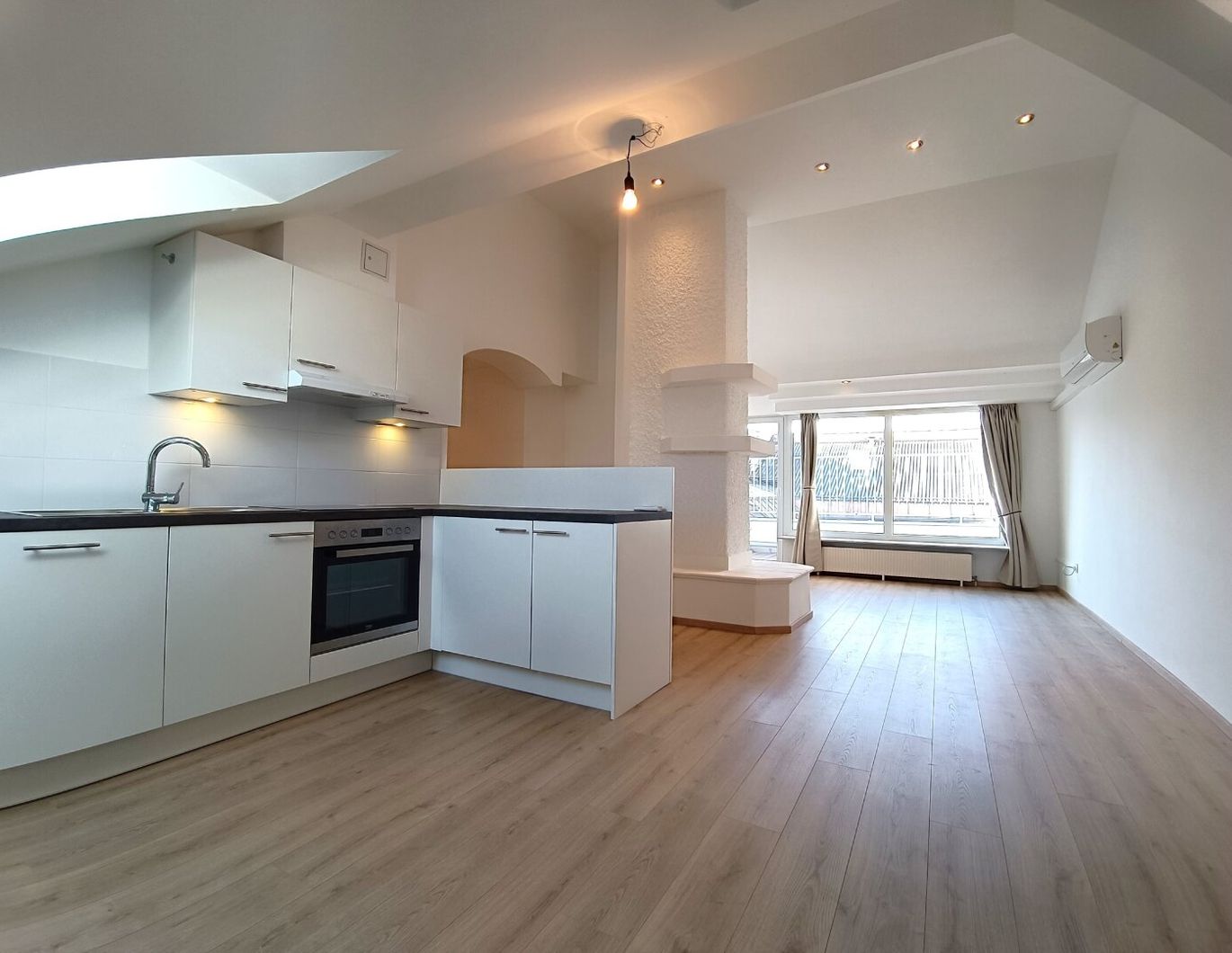 Dachgeschoss-Wohnung mit Innenhoflage! 3 Zimmer! Nähe Servitenviertel und U4 Friedensbrücke!