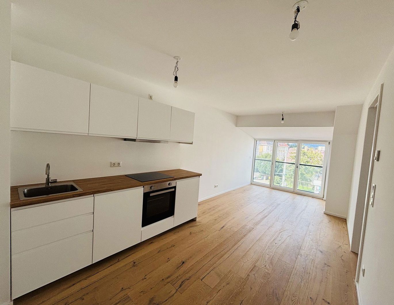 Neuwertige 2-Zimmer Wohnung für Singles / Studenten! Miete inkludiert BK, WW und Heizung!