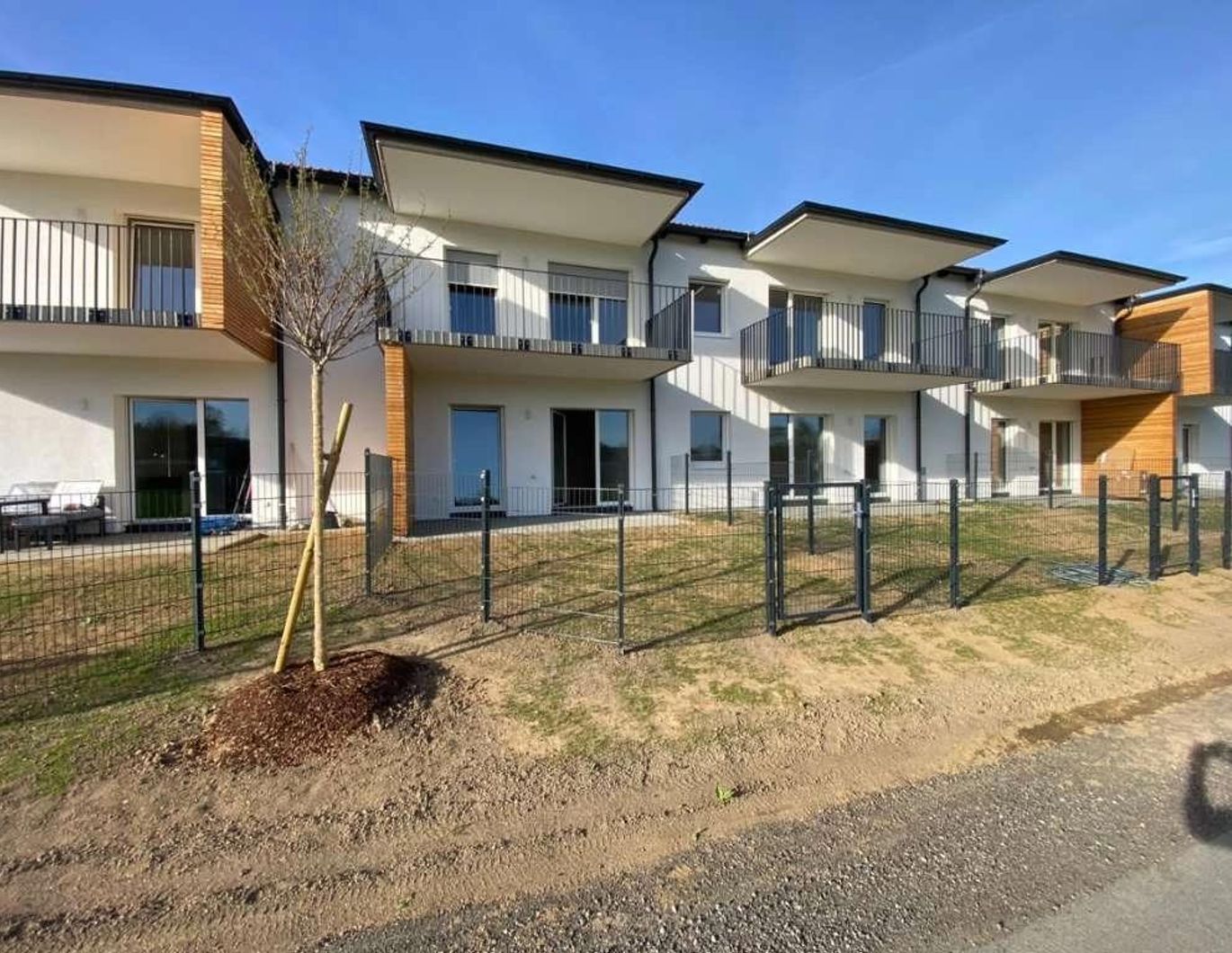 Neue Eigentumswohnung (2024) - 50m² inkl. Küche, Garten, Südausrichtung, Tiefgarage, Parkplatz (Provisionsfrei)