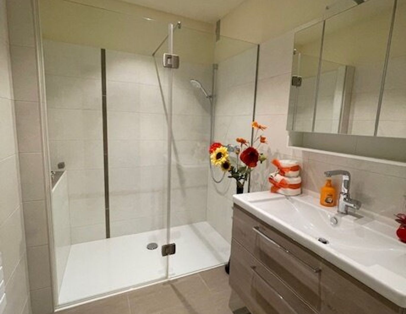 charmante 2 Zimmer Wohnung mit Loggia *zentrale Lage*