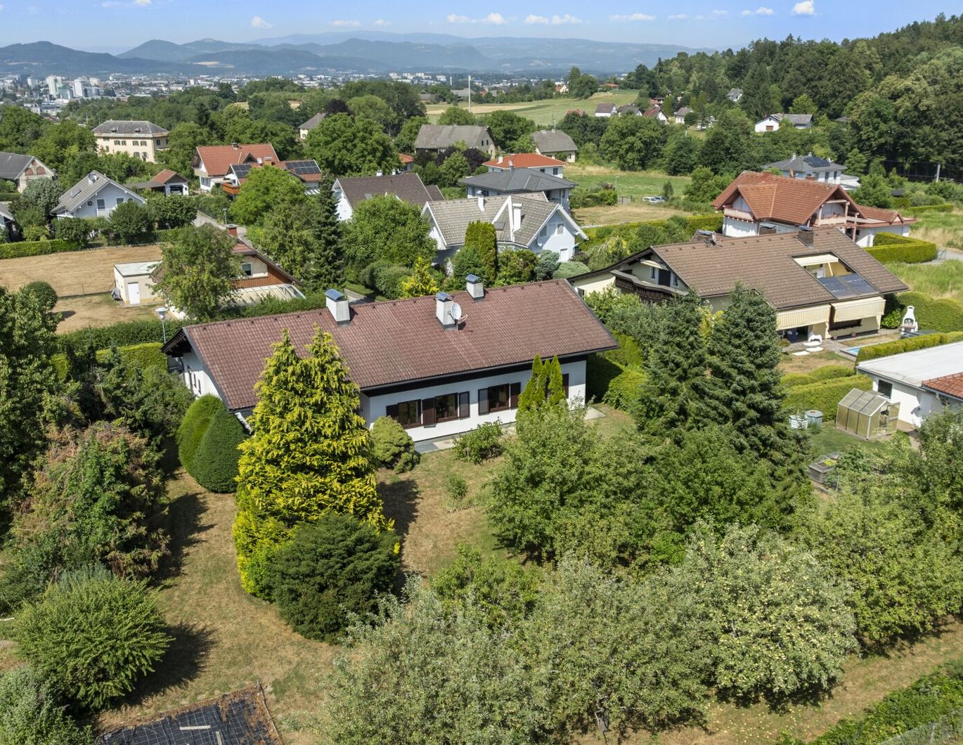 Klagenfurt: Gepflegter Bungalow - in ruhiger Wohngegend & 1.650 m2 großem Garten!