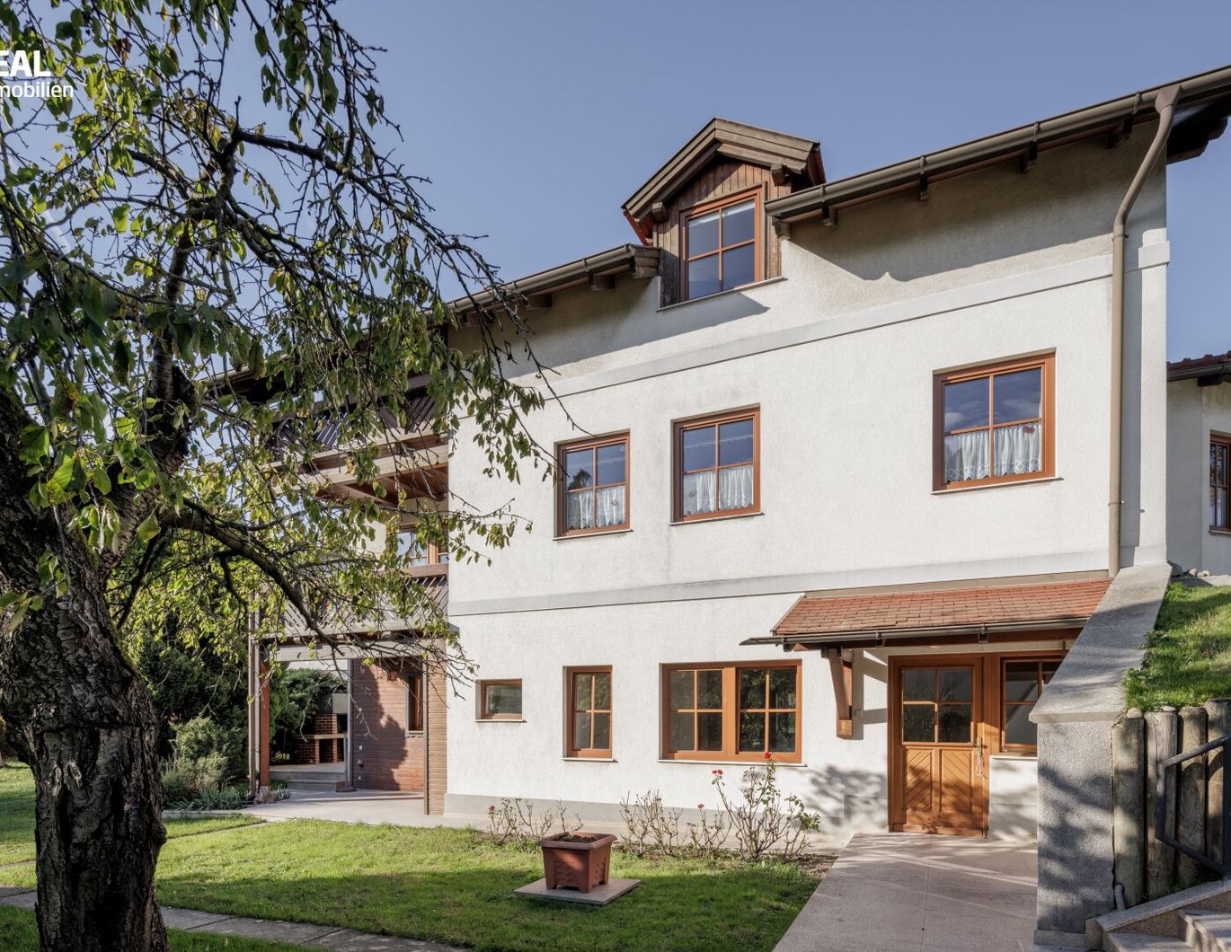 Landhausjuwel auf über 1.000 m² Eigengrund - exklusives Wohnen mit Charme