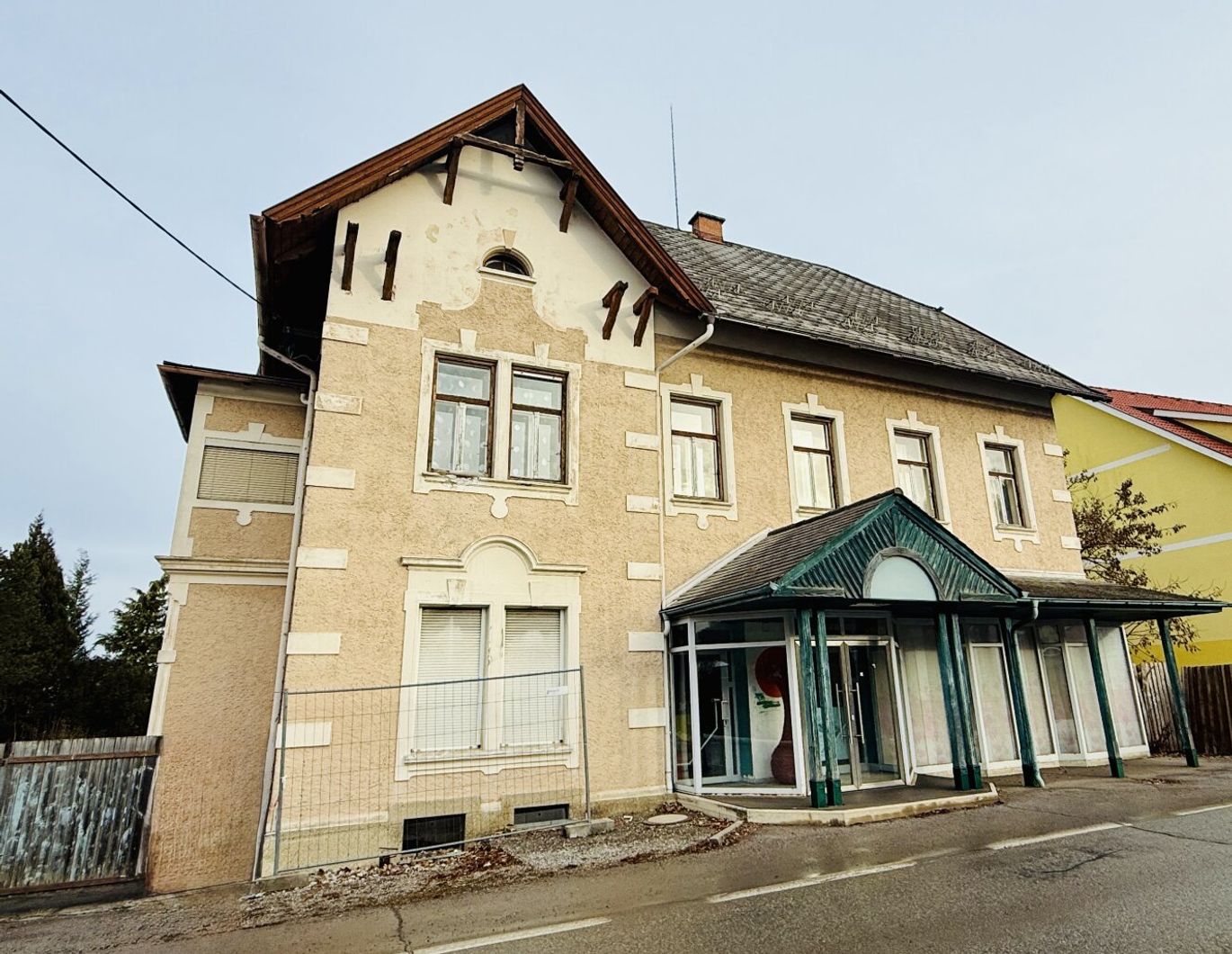 Renovierungsbedürftige Jugendstilvilla in Gratwein-Straßengel