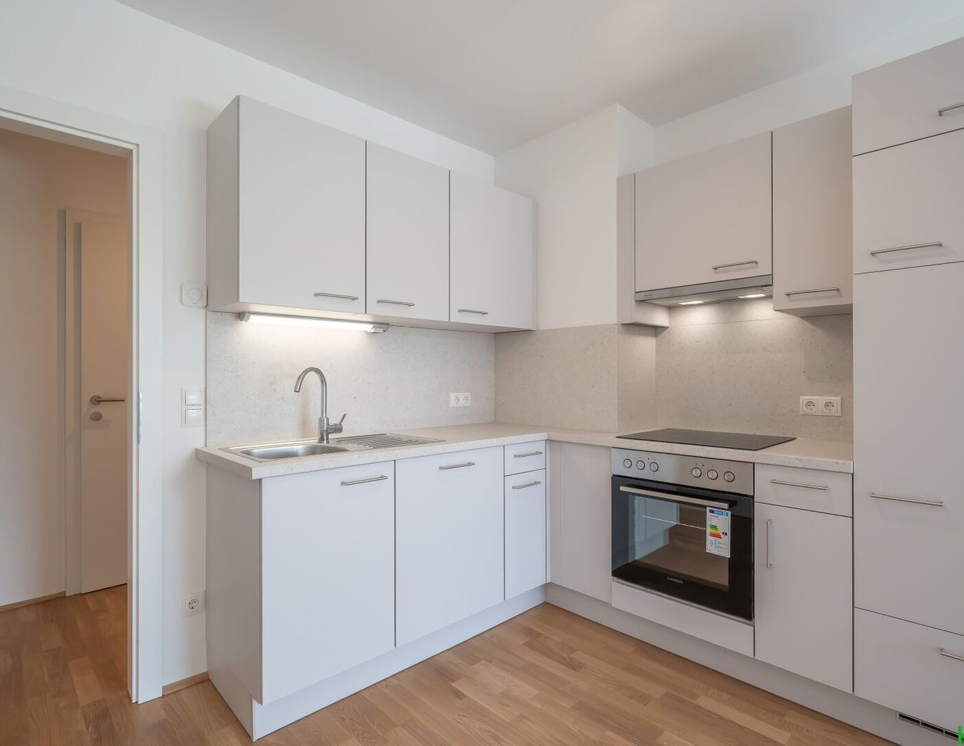 HOCHWERTIGE DACHGESCHOSSWOHNUNG *INKL. EINBAUKÜCHE*