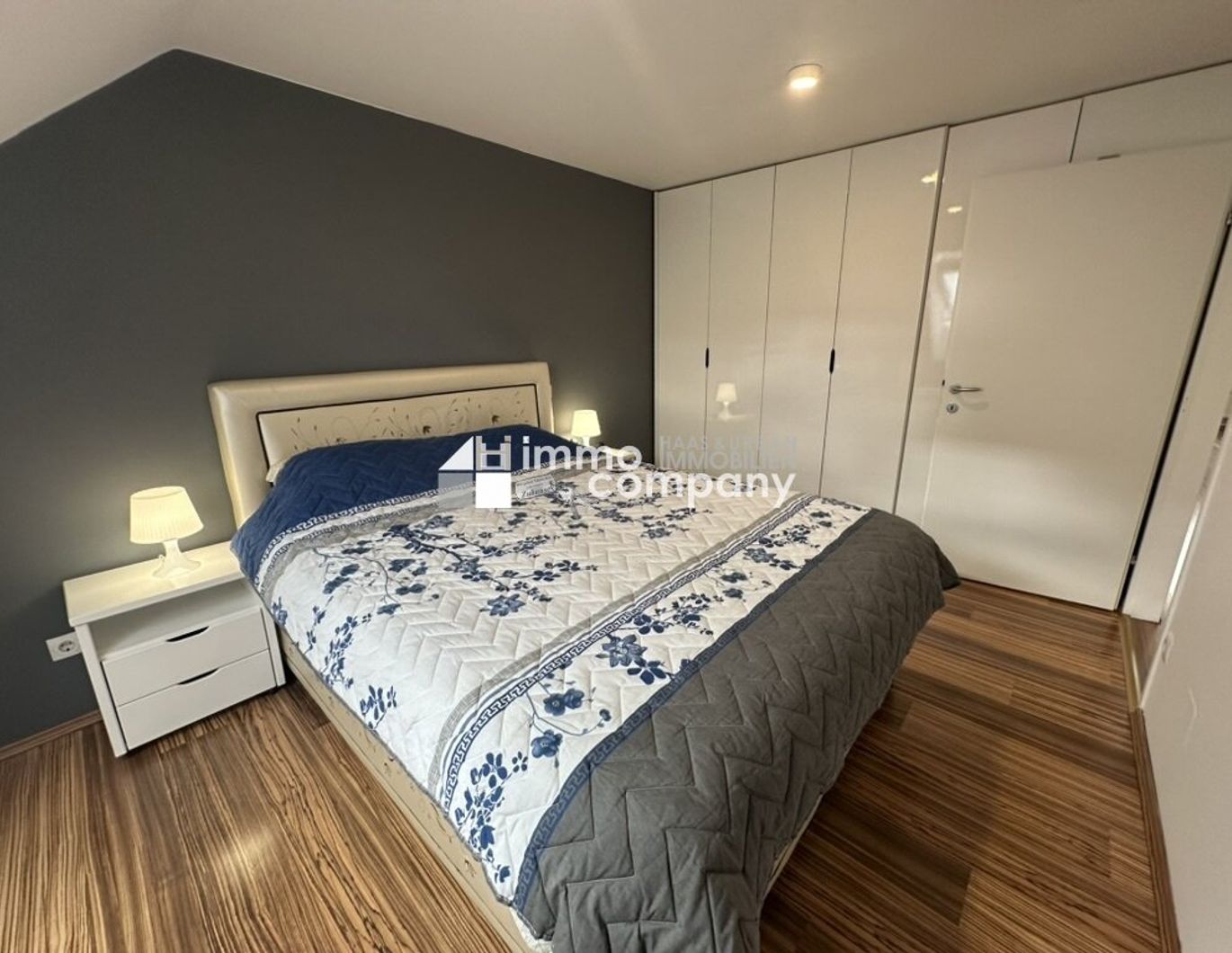 Dachgeschosswohnung in 1040 Wien - modern, geräumig, mit Balkon!