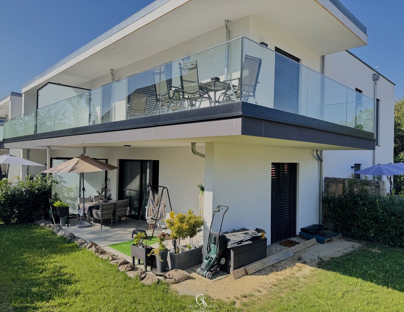 Architektur trifft Ruhe - Gartenwohnung mit Stil in Ungerdorf mit Carportstellplatz