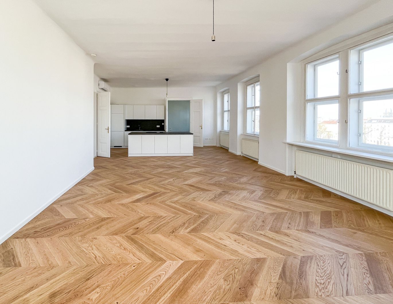 Generalsanierte, helle 4-Zimmer-Altbauwohnung mit Ausblick - zu mieten in 1010 Wien