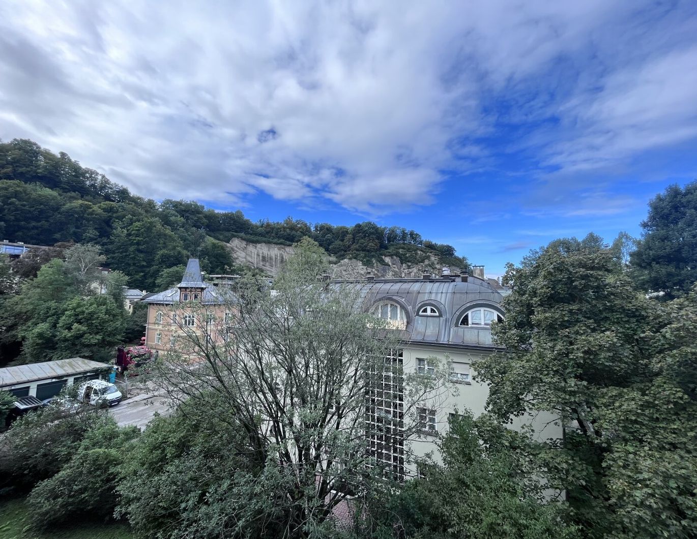 Nahe Neutor: Großzügige 3-Zimmer-Wohnung mit 2 Balkonen