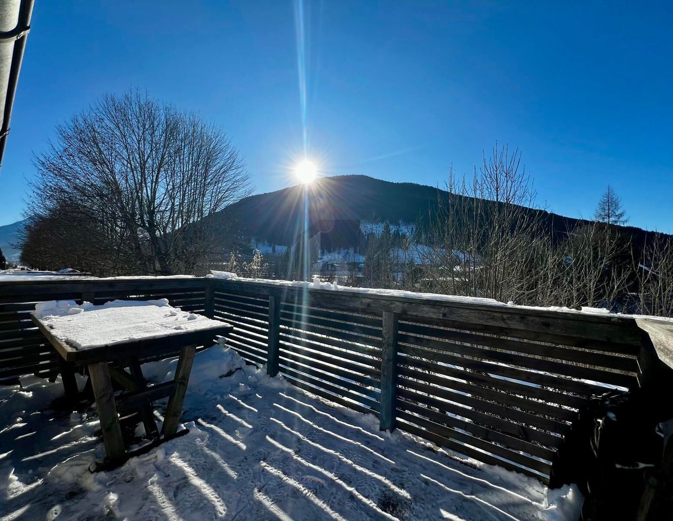 TRAUMLAGE MIT EINZIGARTIGER TERRASSE UND VIEL SONNE