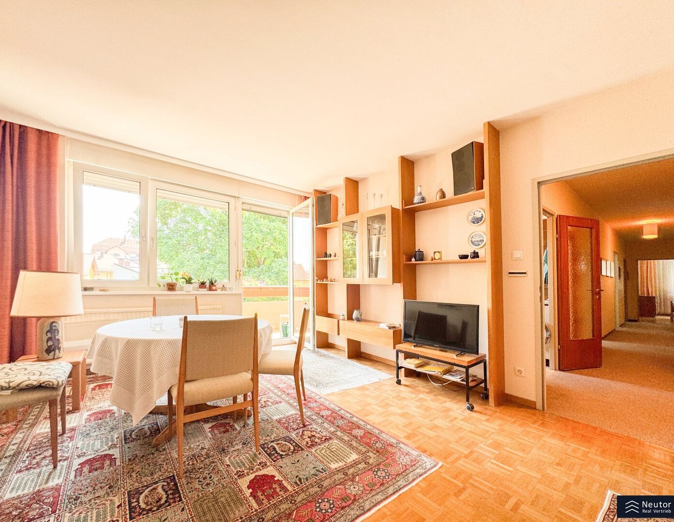LIVING IN THE PARK - 5 ZIMMER-WOHNUNG MIT LOGGIEN - LICHTDURCHFLUTET - CHARMANTER GRUNDRISS - RUHIGE LAGE - WOHNEN IM HERZEN VON BADEN