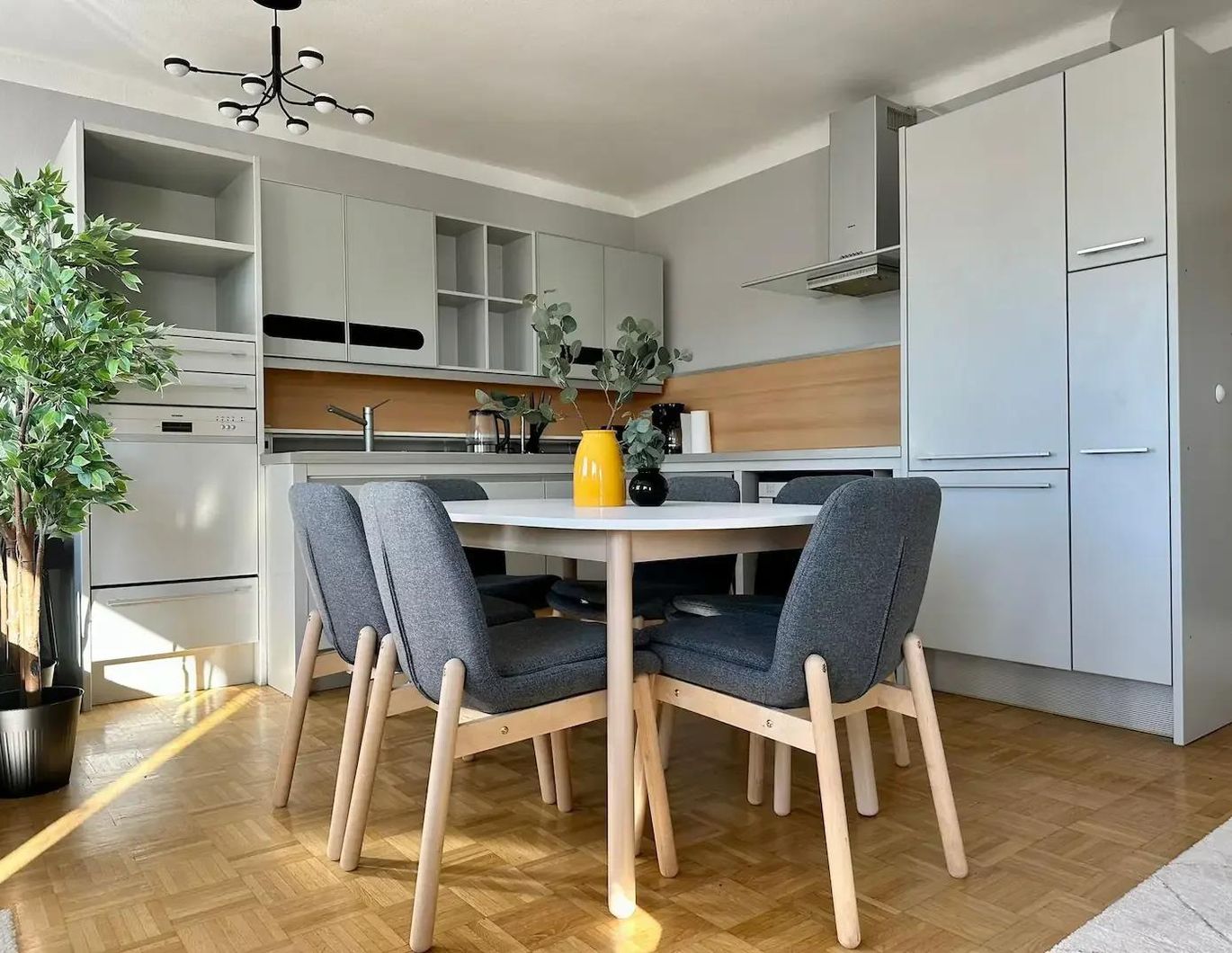 HELLE 2 - ZIMMERWOHNUNG MIT LOGGIA NÄHE PRATER UND U1!