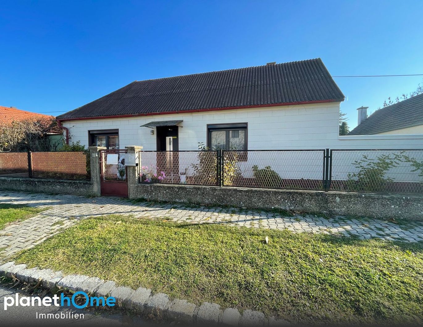 Gemütliches Einfamilienhaus mit großem Garten, Pavillon und Pool