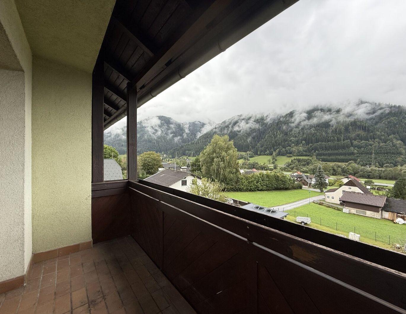 Sanierungsbedürftige Eigentumswohnung mit südseitigem Balkon