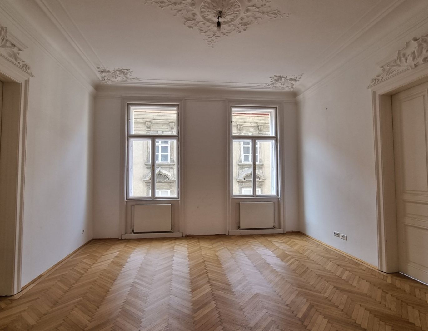Klassischer Altbau, 6 Zimmer, Nähe Judenplatz - unbefristet zu mieten