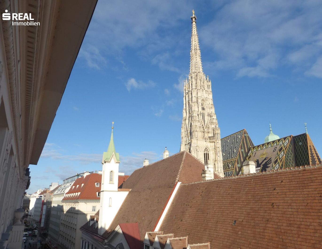 Nahe Stephansplatz - ERSTBEZUG ab 15.1.2026 - erstklassig sanierte Altbauwohnung mit kleinem Balkon im Jahrhundertwendehaus