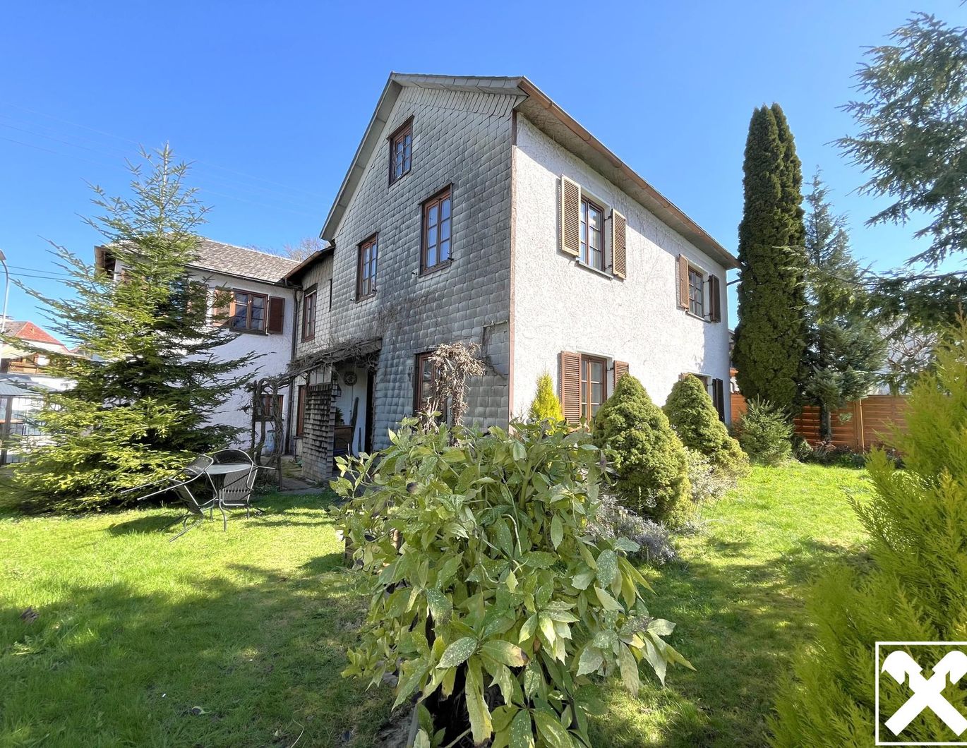 Altehrwürdiges Stadthaus mit Garten und Garage