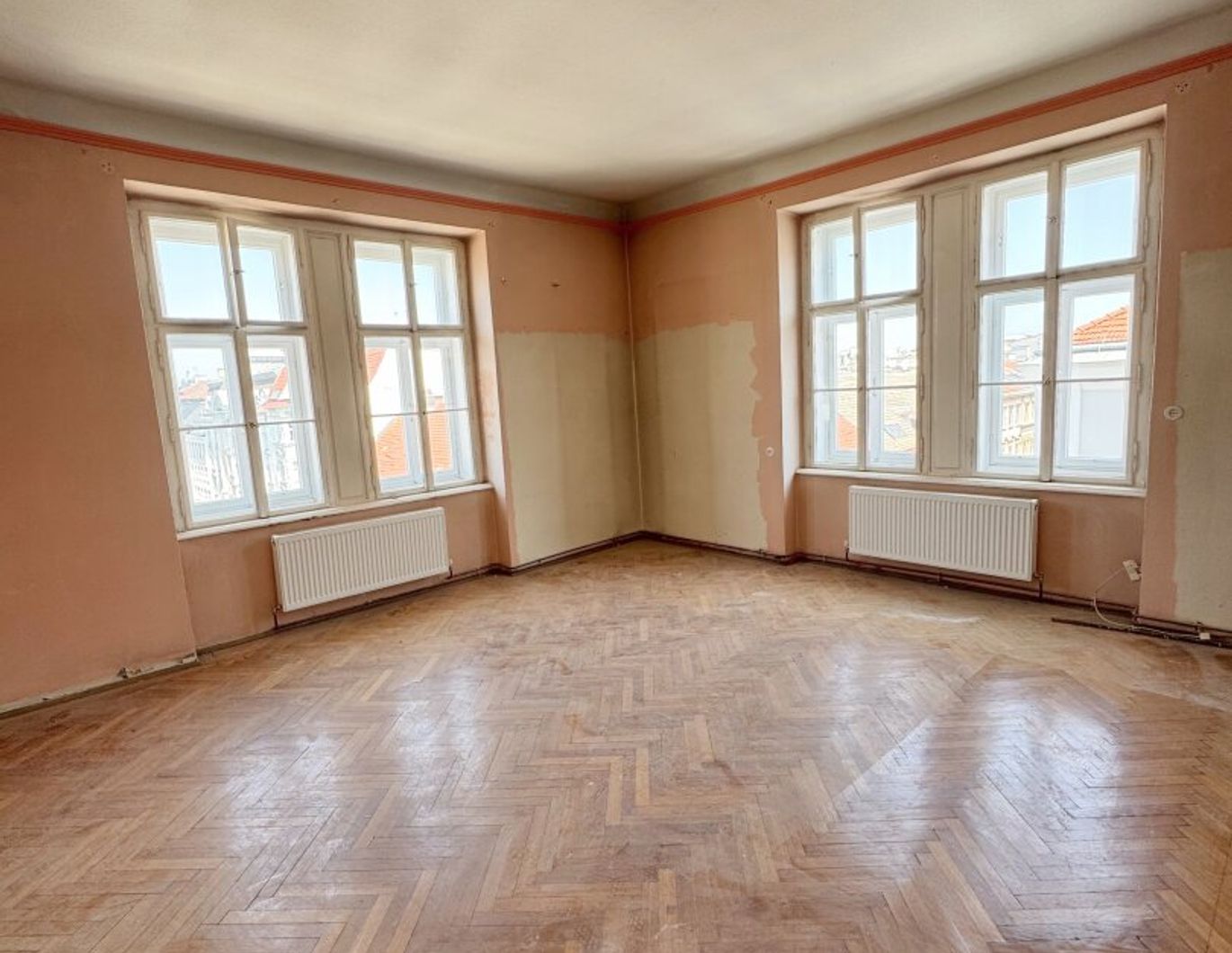 ÜBER DEN DÄCHERN VON WIEN  I WEITBLICK I ALTBAU I SANIERUNGSBEDARF I 4,5 Zimmer I LIFT