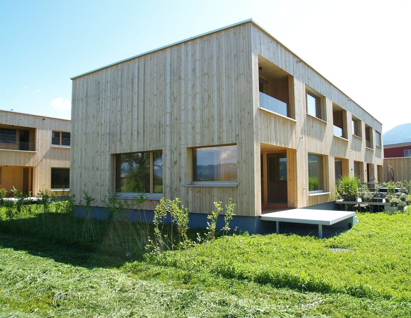 Feldkirch Gisingen Guldenäcker - Vollholz Reihenhaus mit 5 Zimmer, Garten und Carport, Top Lage, kurzfristig beziehbar