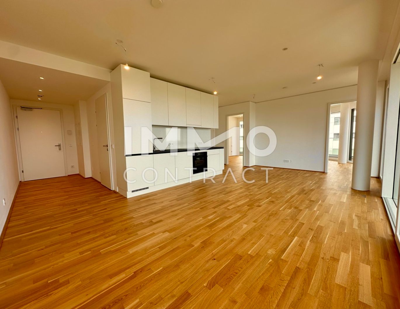 New price! Luxurious 3 room flat with balcony direct to the metro station and the DANUBE! Danubeview