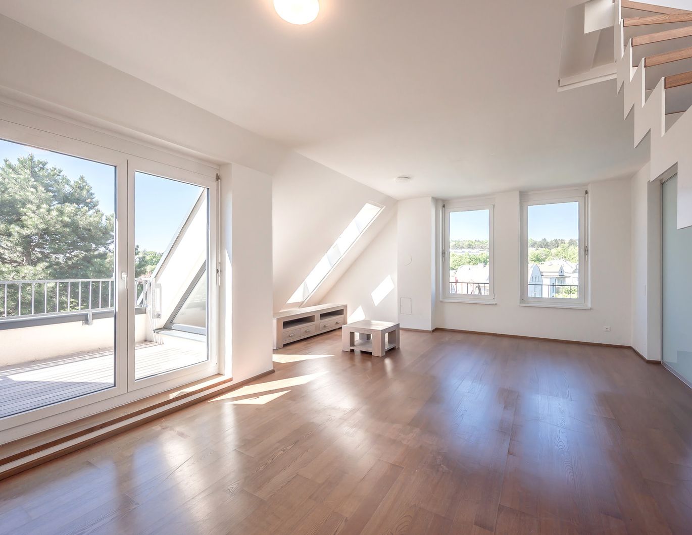 Panoramaliebling: Luxuriöse DG-Wohnung mit Dachterrasse und Fernblick