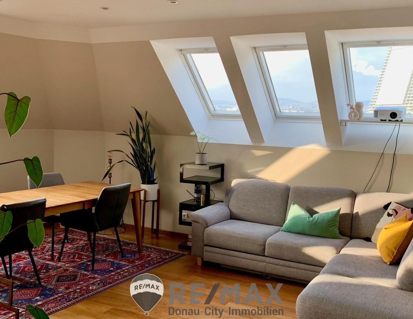 Helle 2,5-Zimmer DG-Wohnung nahe Augarten - optimaler Schnitt & freier Mietzins