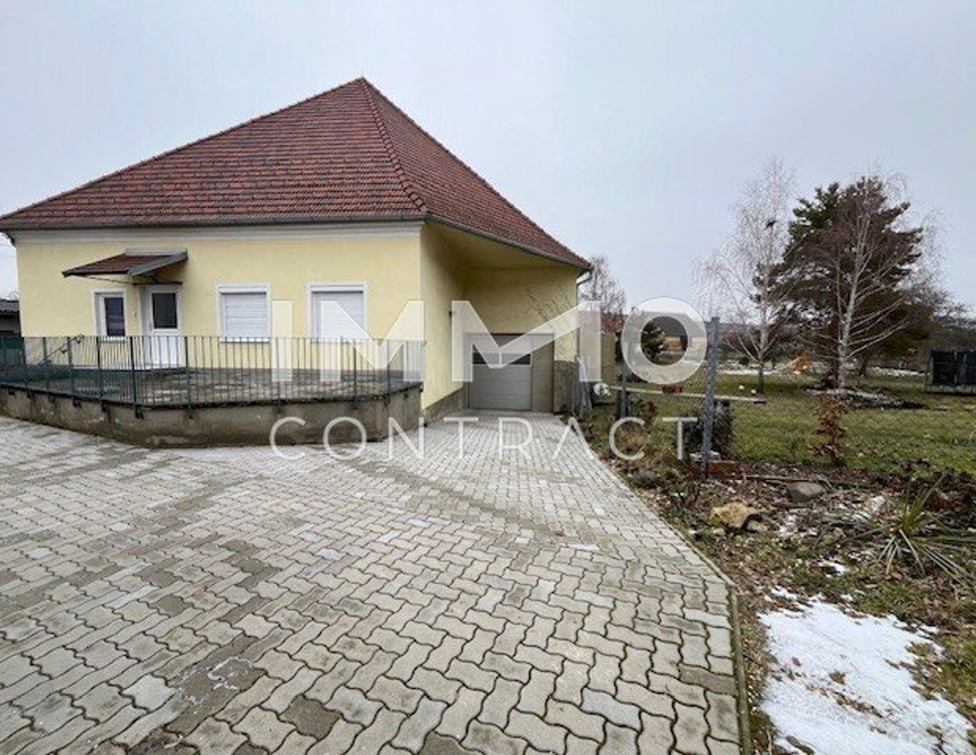 82 m² helle 3 Zimmerwohnung mit einen großen Garten und Garage