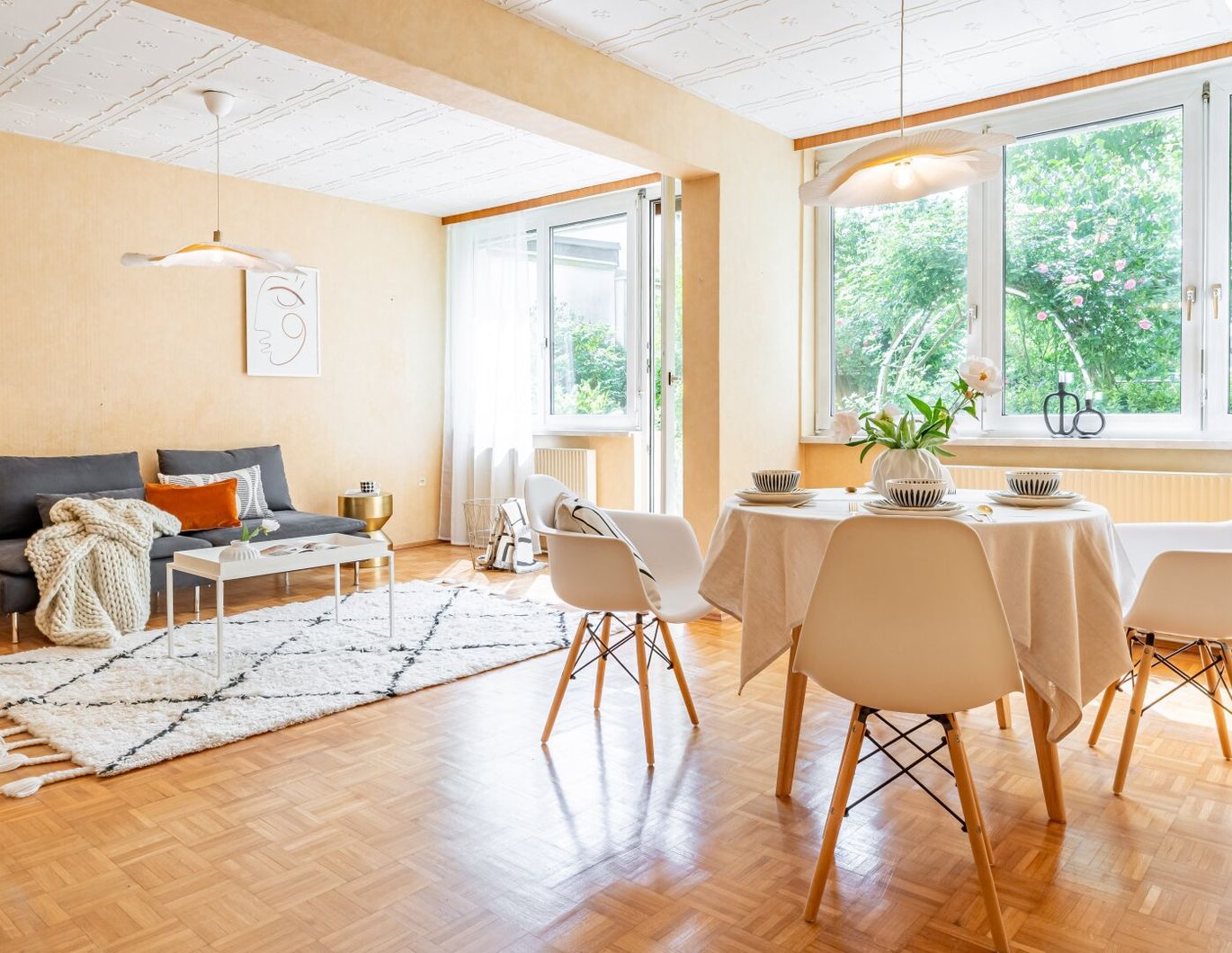 LEONDING: CHARMANTES REIHENHAUS MIT GARTEN, DACHTERRASSE, POOL UND 2 GARAGEN