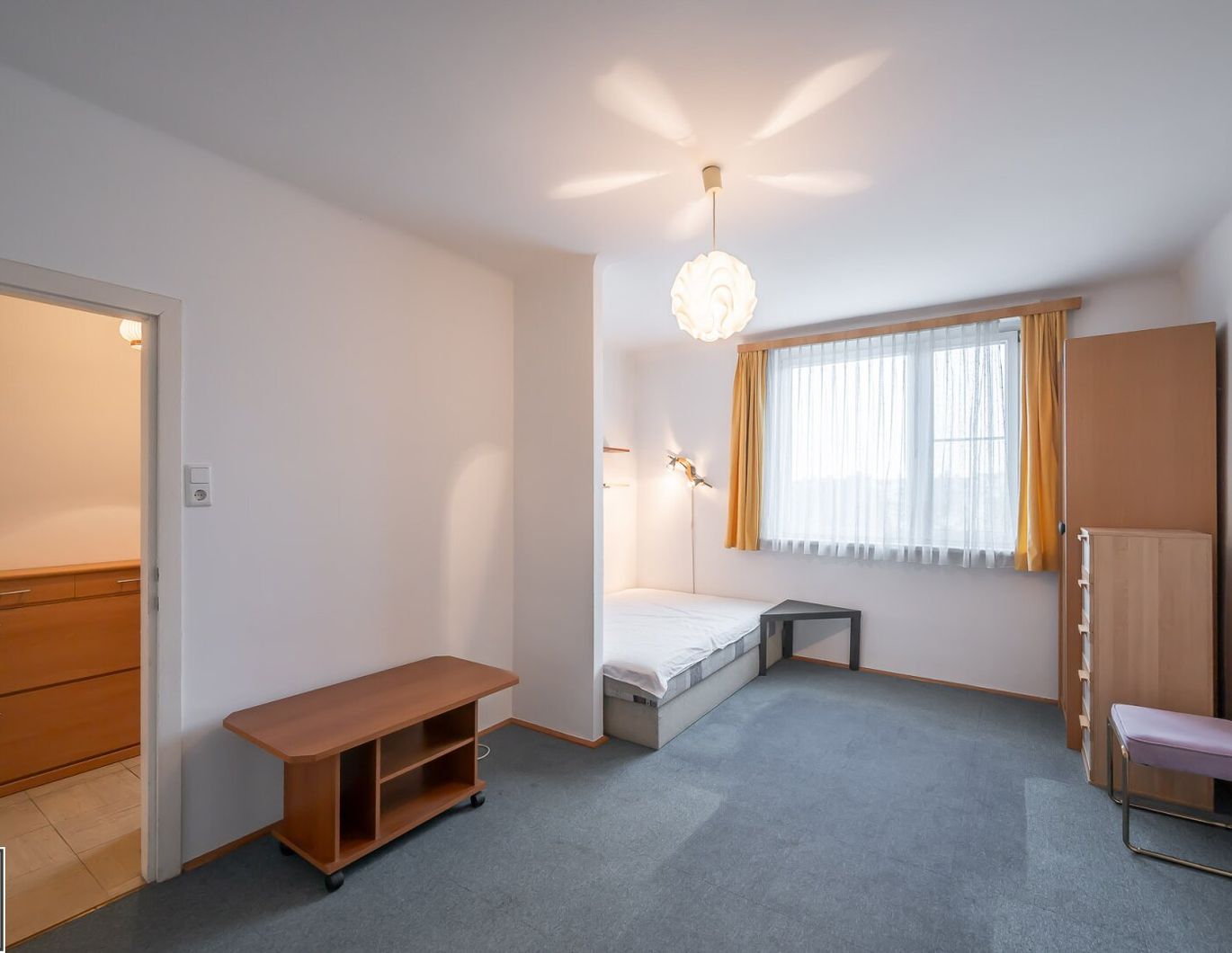 Perfekte Singlewohnung ab 1.1.2026 (1 Zimmer + separate Küche) im 3. Stock OHNE Lift - Grünblick nähe Bahnhof Atzgersdorf!