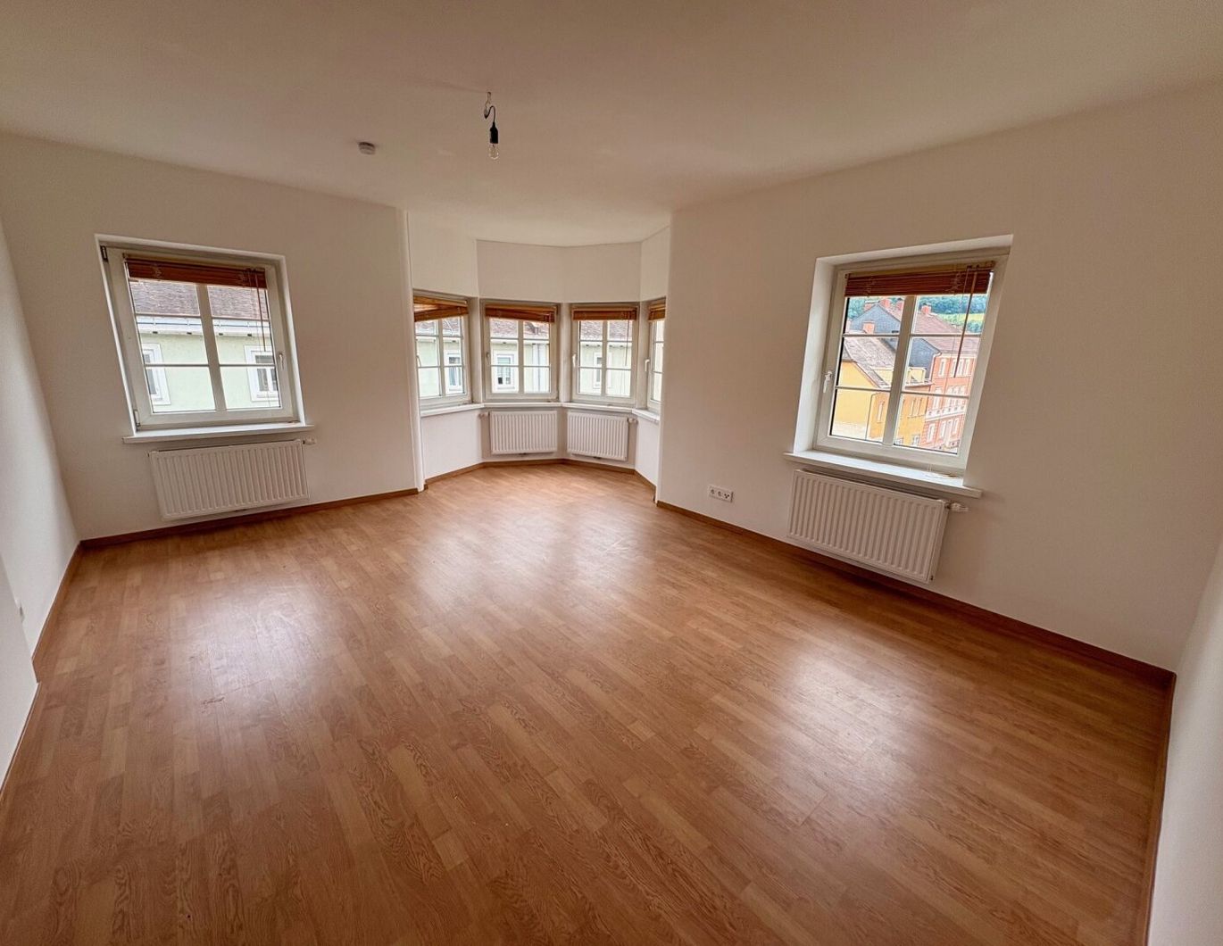 Erstbezug nach Generalsanierung - Großzügige 3 Zimmer - Judendorfer Straße 17