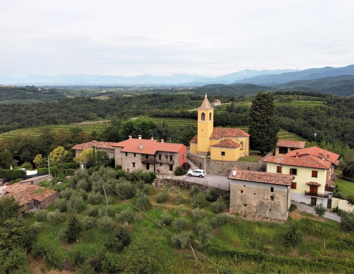 RUSTIKALES LANDHAUS IN PANORAMALAGE IM HERZEN DES COLLIO