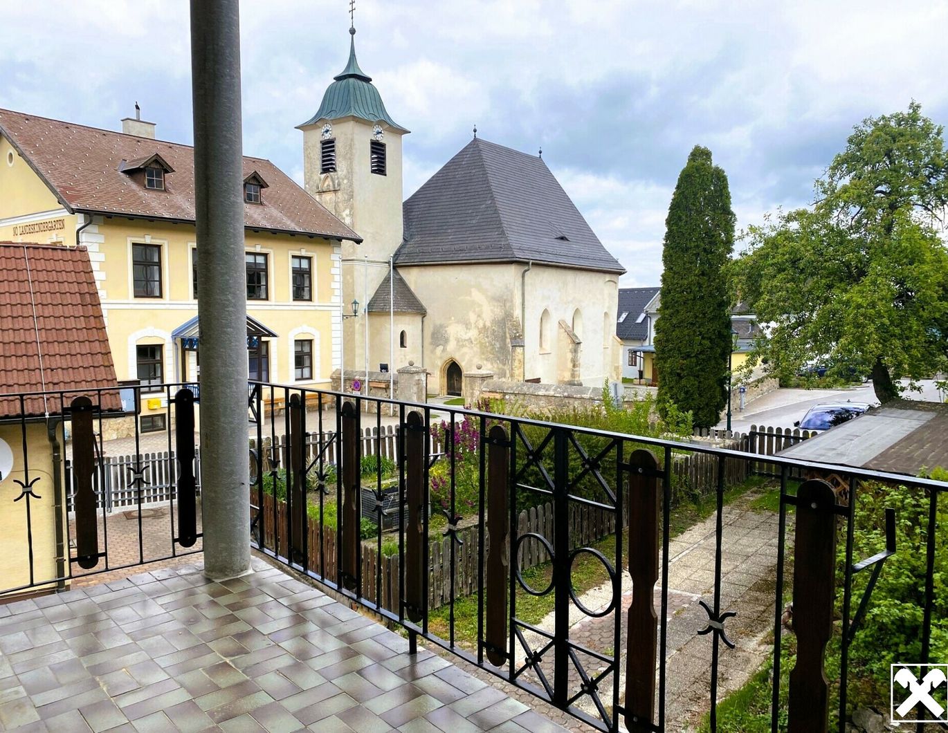 Preisanpassung! Zwei Häuser im Ortszentrum von Raach!