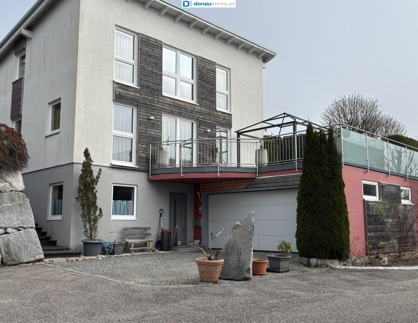 Einfamilienhaus in Eidenberg: Modernes Wohnen mit Garten und großzügigem Raumangebot!