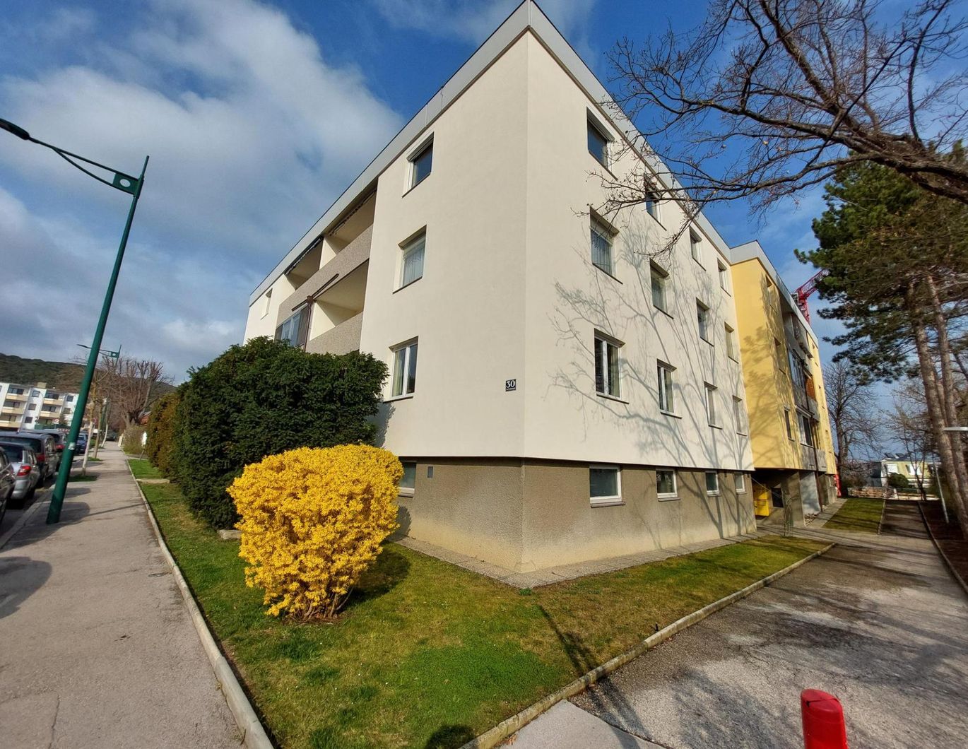 Großzügiges Vierzimmereigentum mit Loggia-Garagenbox- Wohnkeller bei der HTL in Mödling