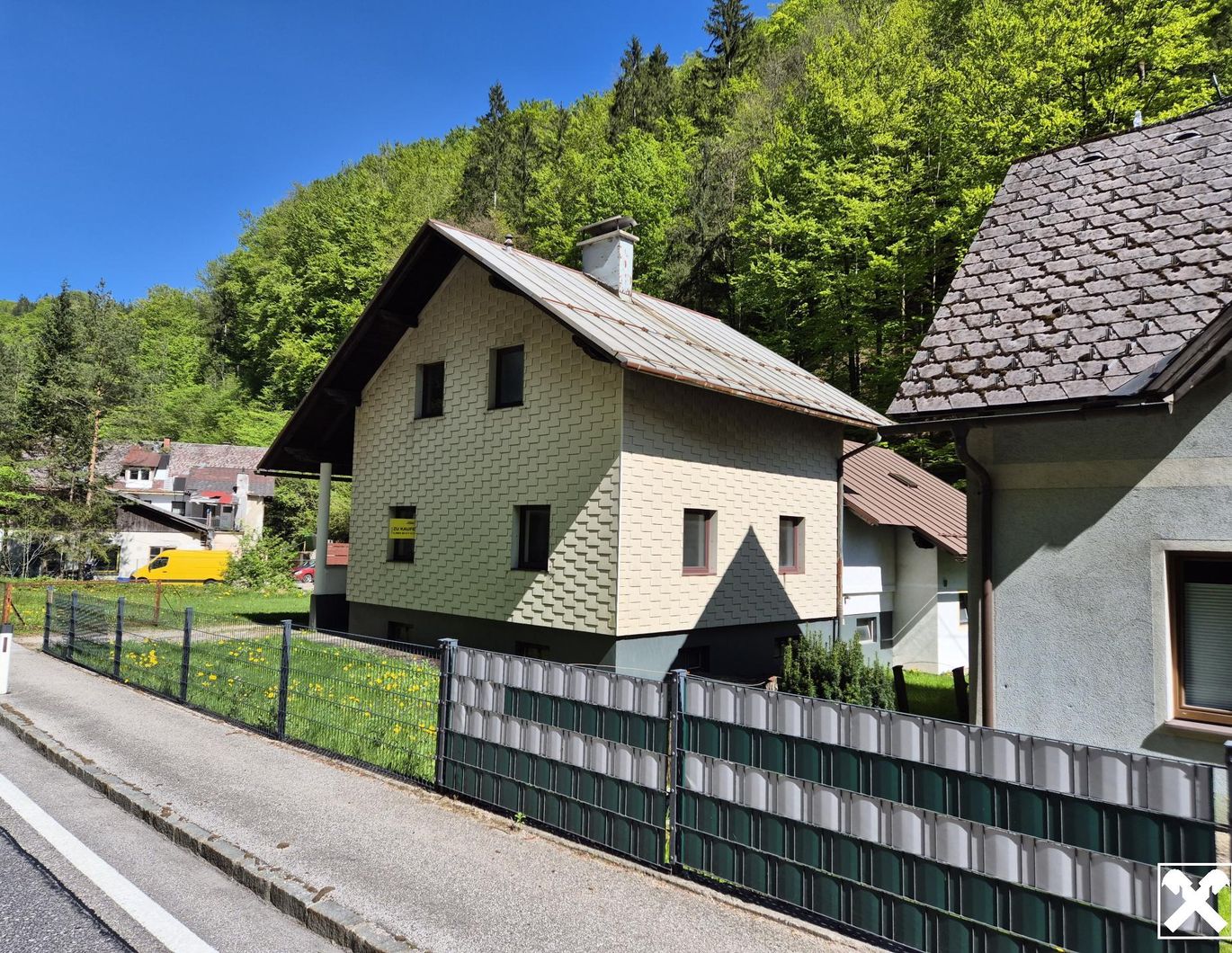 Einfamilienhaus mit großen Garten, renovierungsbedürftig