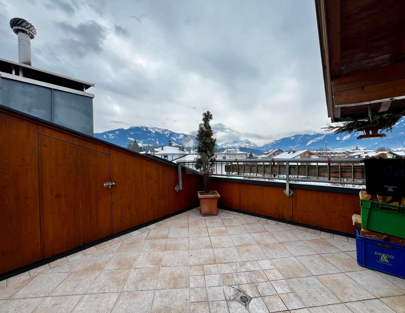 SUPER FLAIR UND SONNIGE DACHTERRASSE IN ZENTRALER LAGE