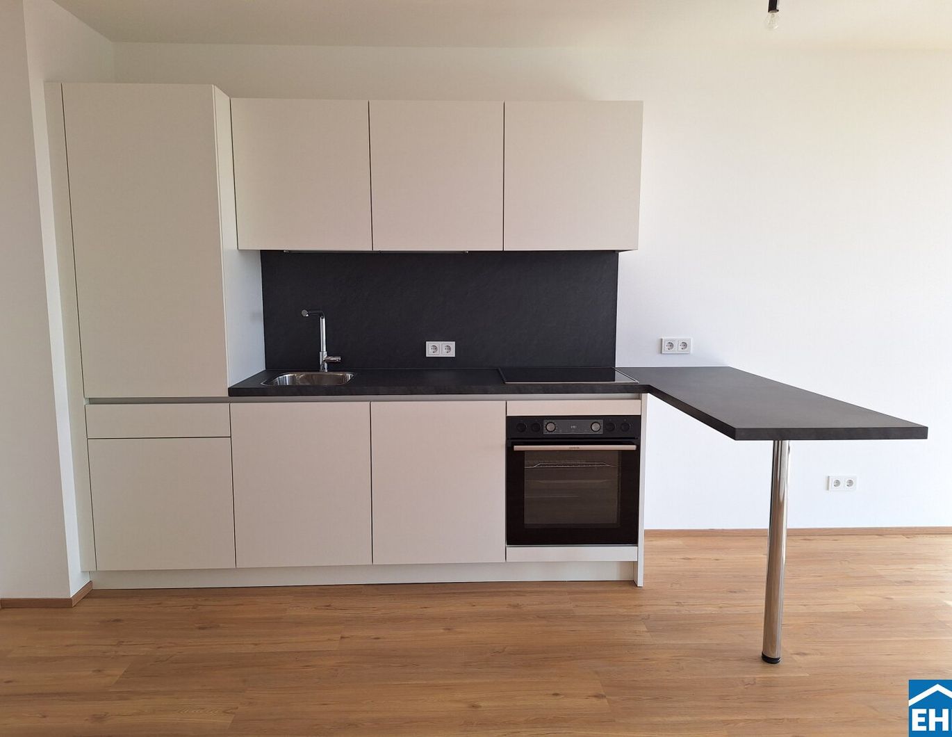 Lichtdurchflutete 2 Zimmer Wohnung mit perfekter Anbindung