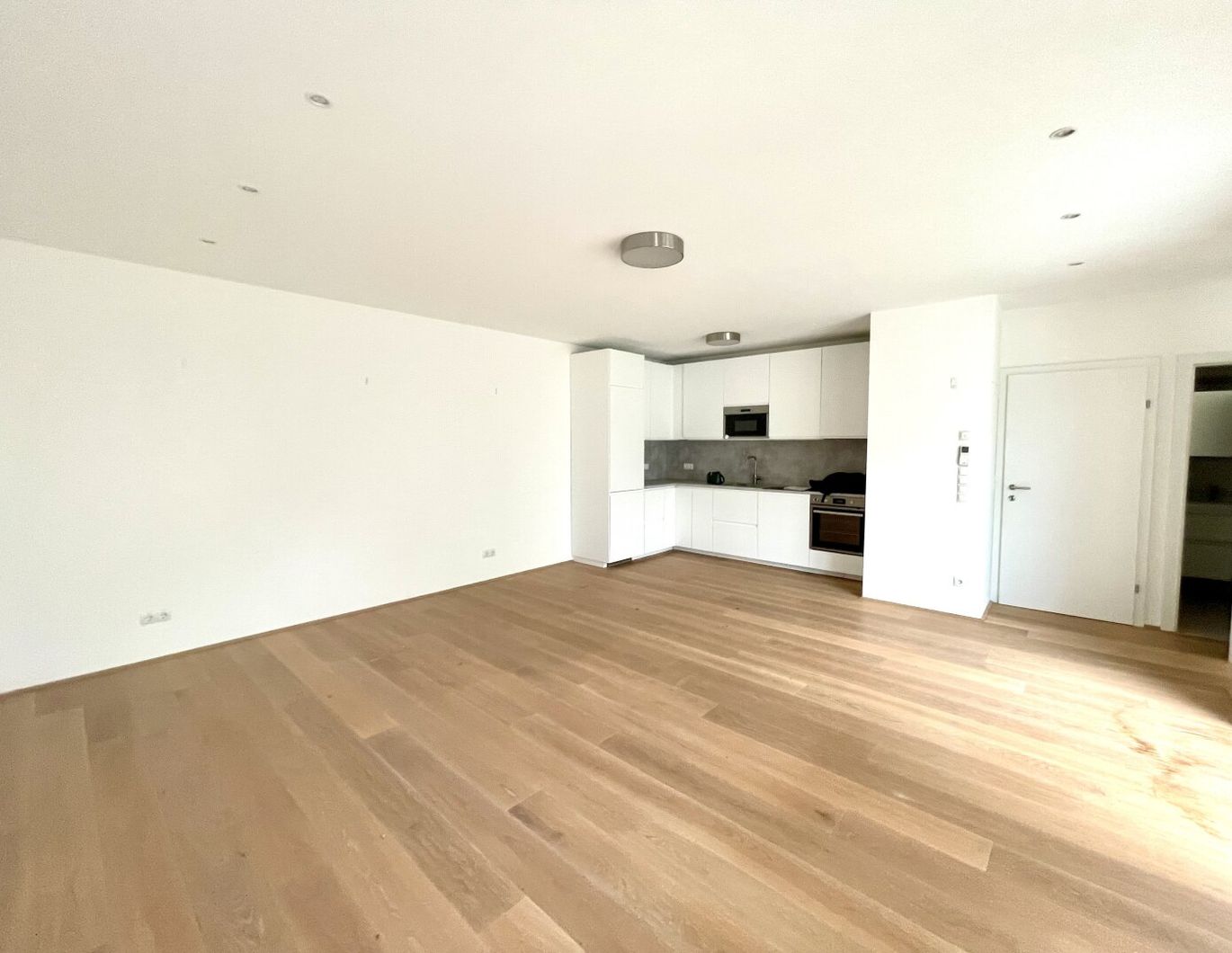 Wunderschöne Dachgeschosswohnung mit kleiner Terrasse in 1060 Wien!
