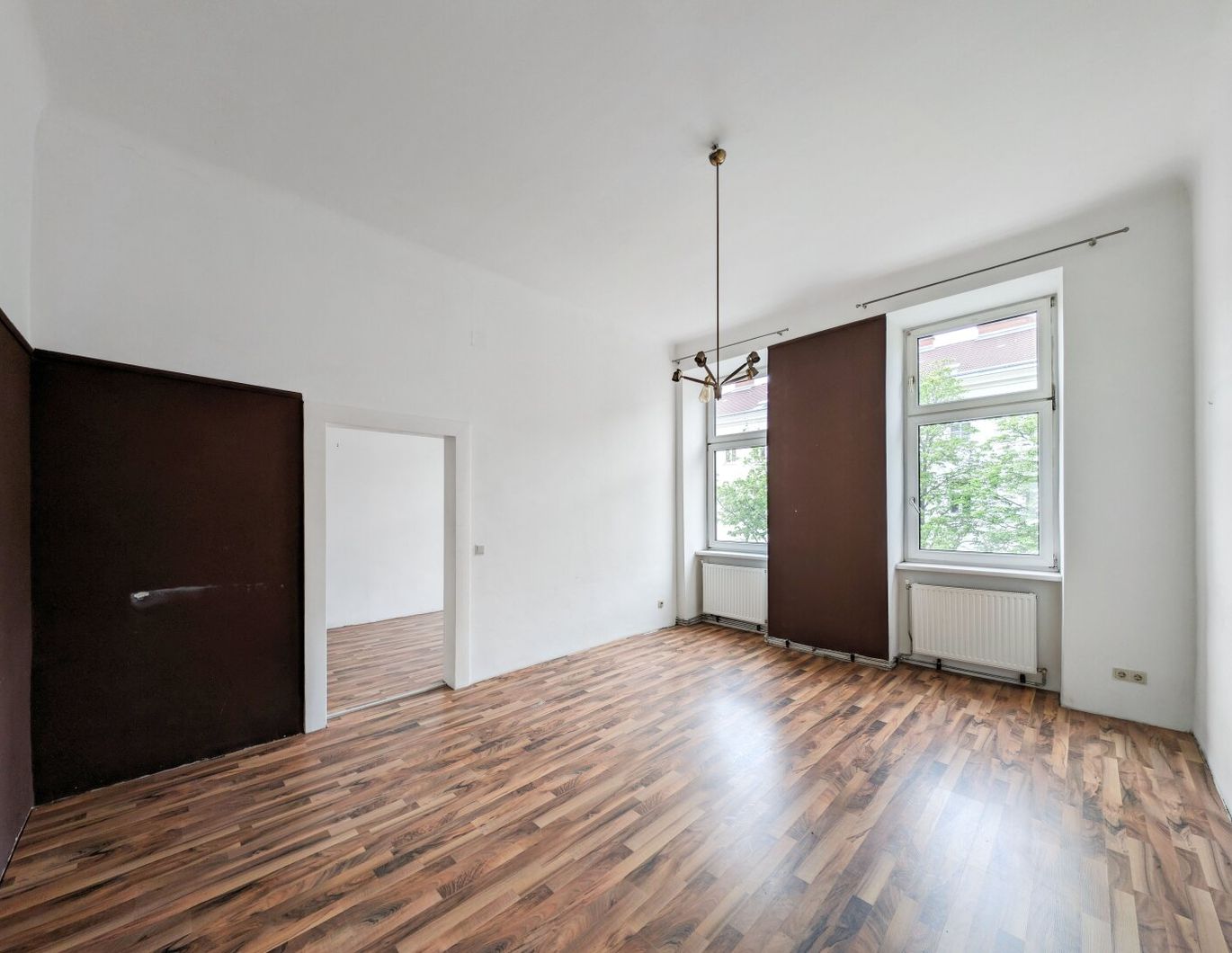 ++Q18++ Renovation-needed 2-room old building flat, lots of potential
